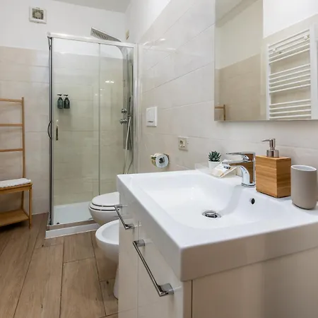 - Near Downtown - * Bergamo