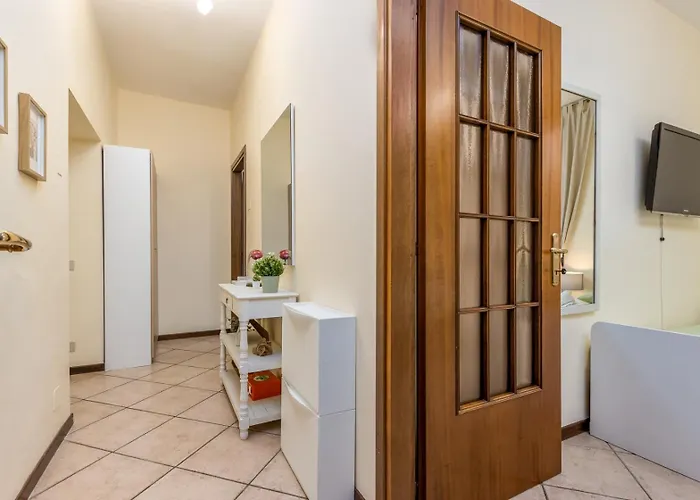 - Near Downtown - Apartment