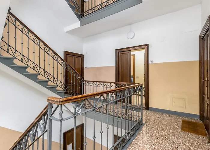 Апартаменти - Near Downtown -