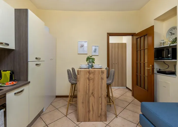 Апартаменти - Near Downtown - *