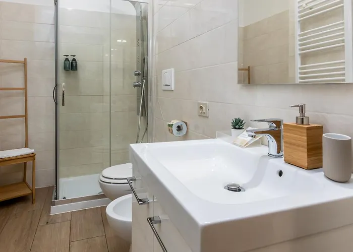 - Near Downtown - * Bergamo