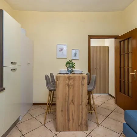 Apartment - Near Downtown - *